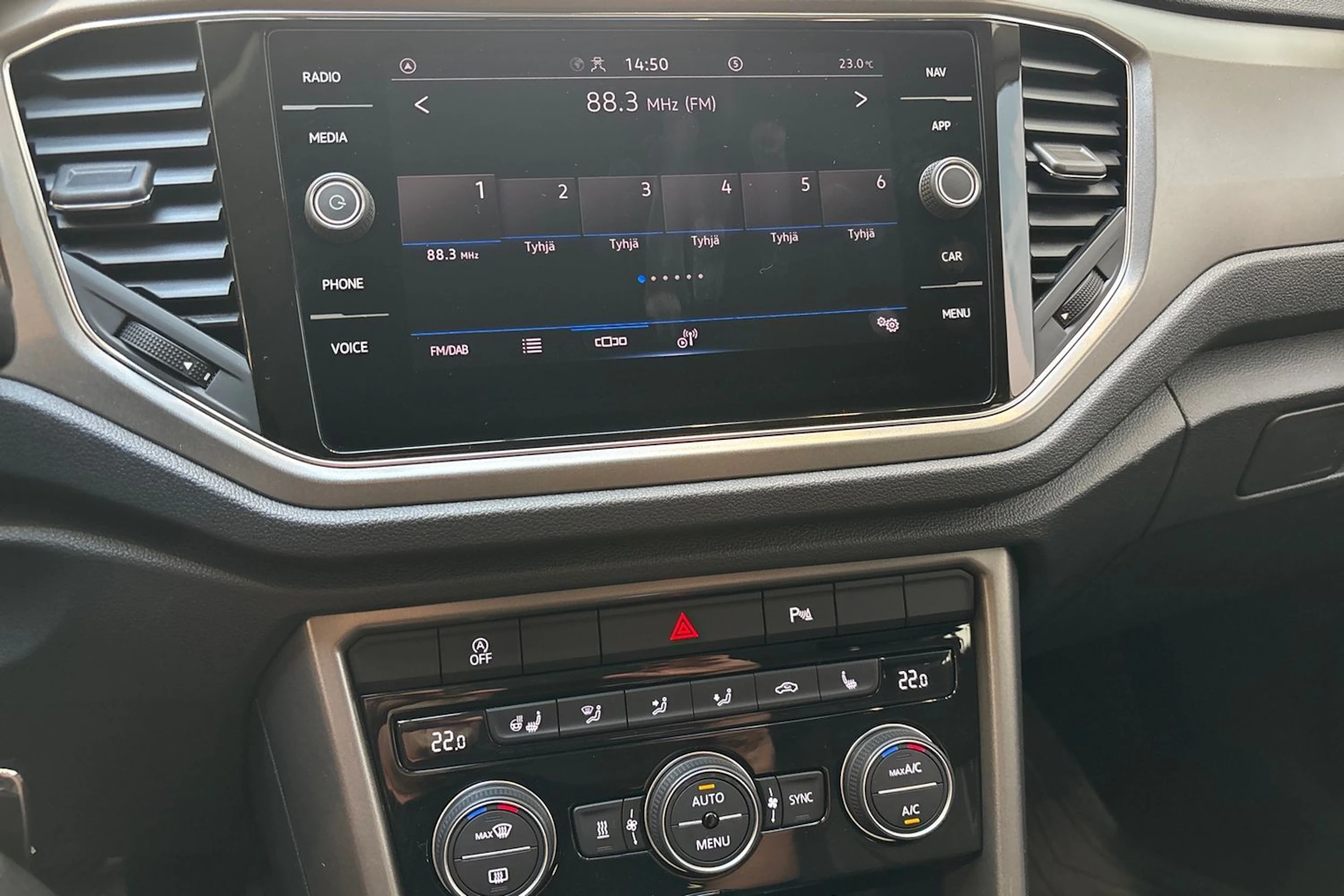 Valkoinen Volkswagen T-Roc 2022 kuva 18.