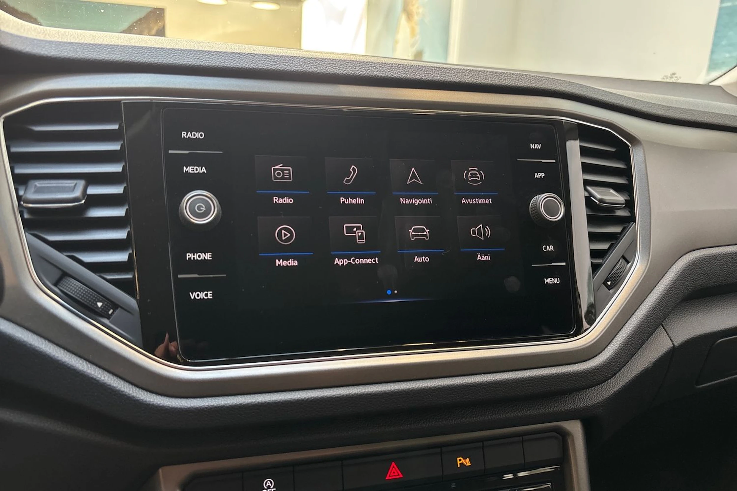 Valkoinen Volkswagen T-Roc 2022 kuva 20.