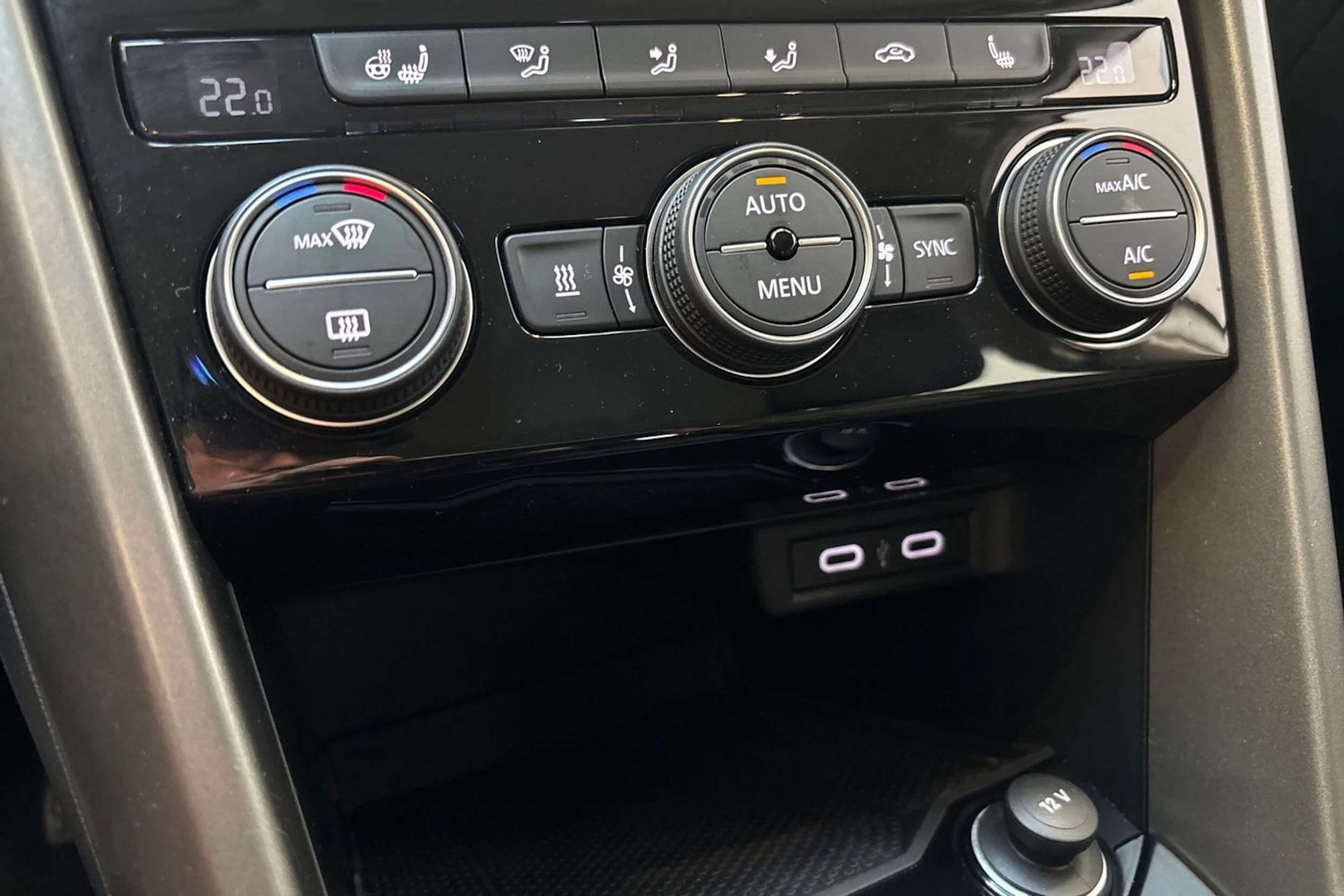 Valkoinen Volkswagen T-Roc 2022 kuva 21.