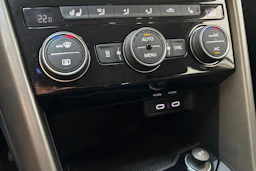 Valkoinen Volkswagen T-Roc 2022 kuva 21.