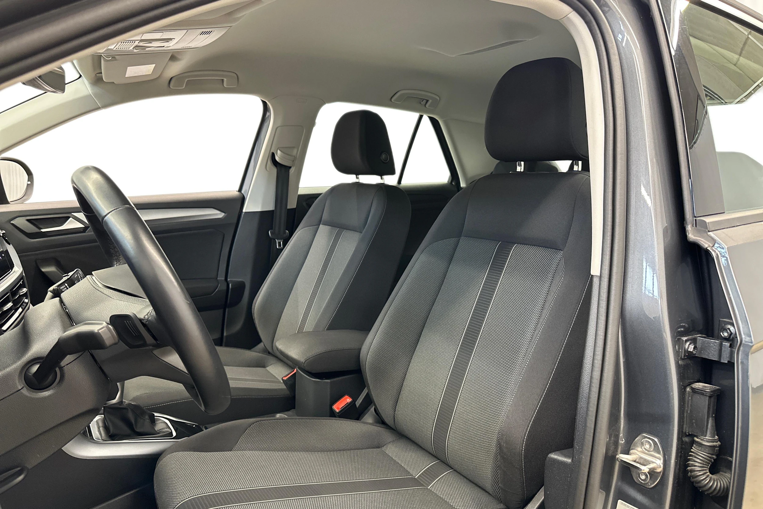 harmaa Volkswagen T-Roc 2022 kuva 6.