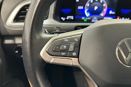 harmaa Volkswagen T-Roc 2022 kuva 13.