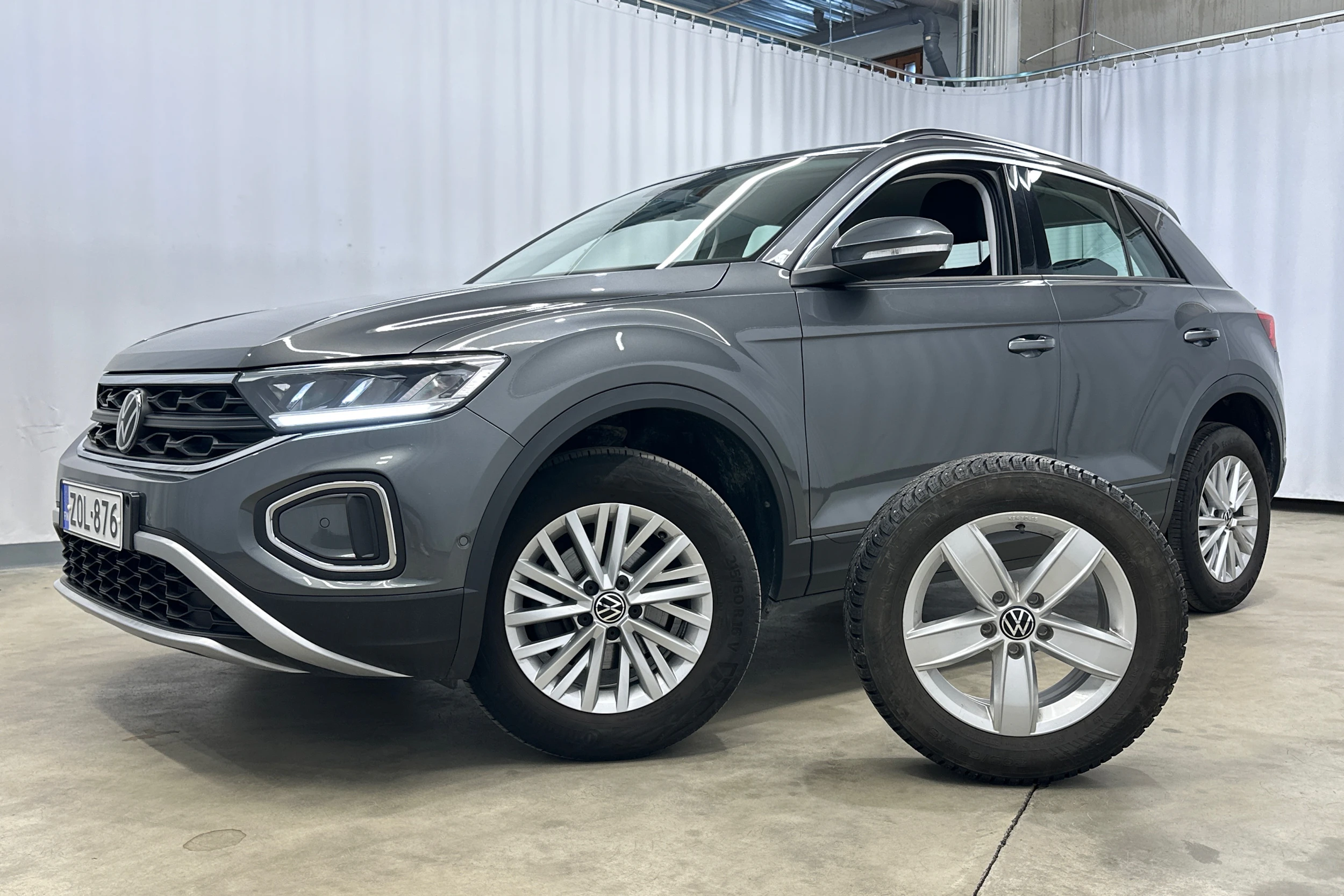 harmaa Volkswagen T-Roc 2022 kuva 22.