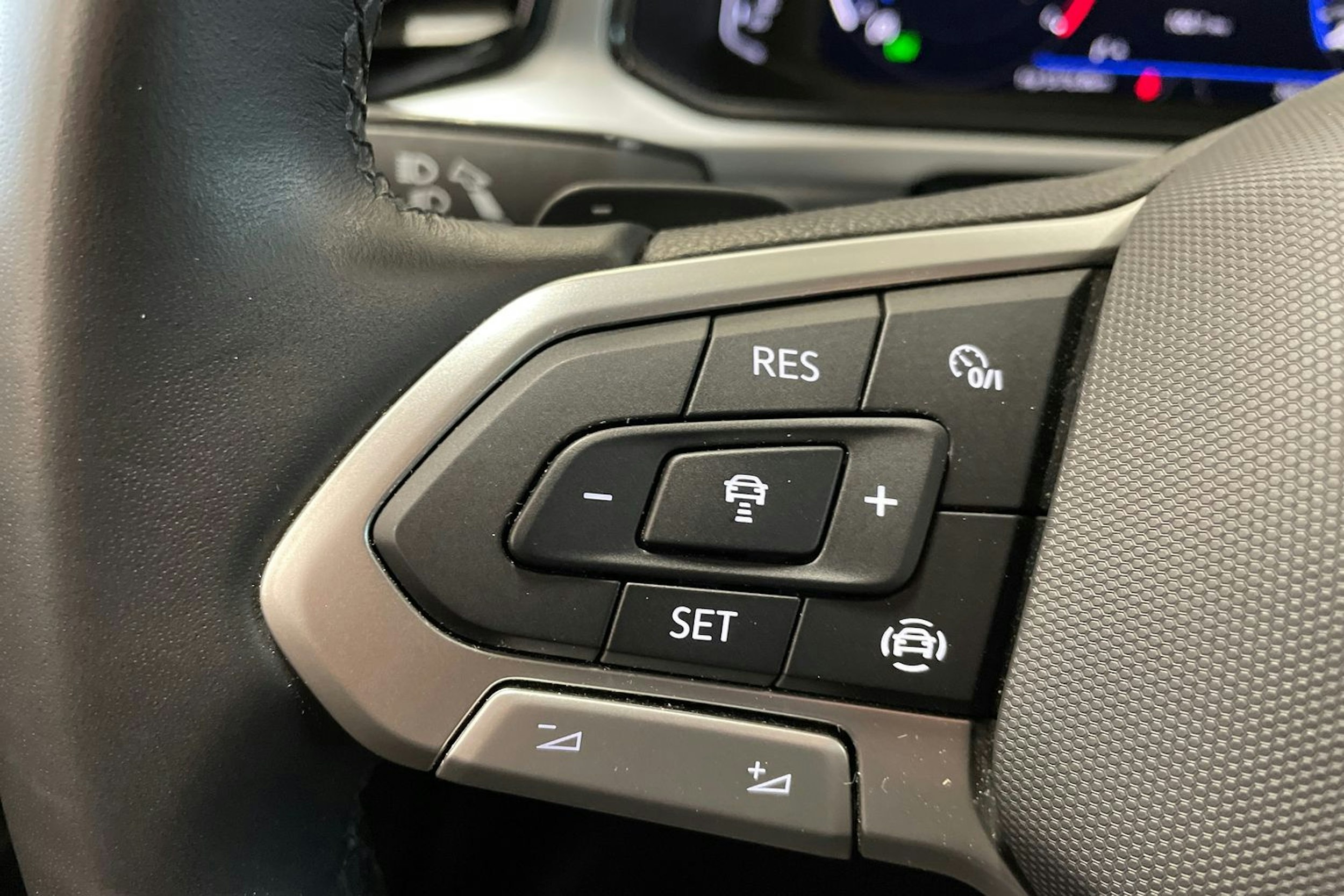 met. musta Volkswagen T-Roc 2022 kuva 17.