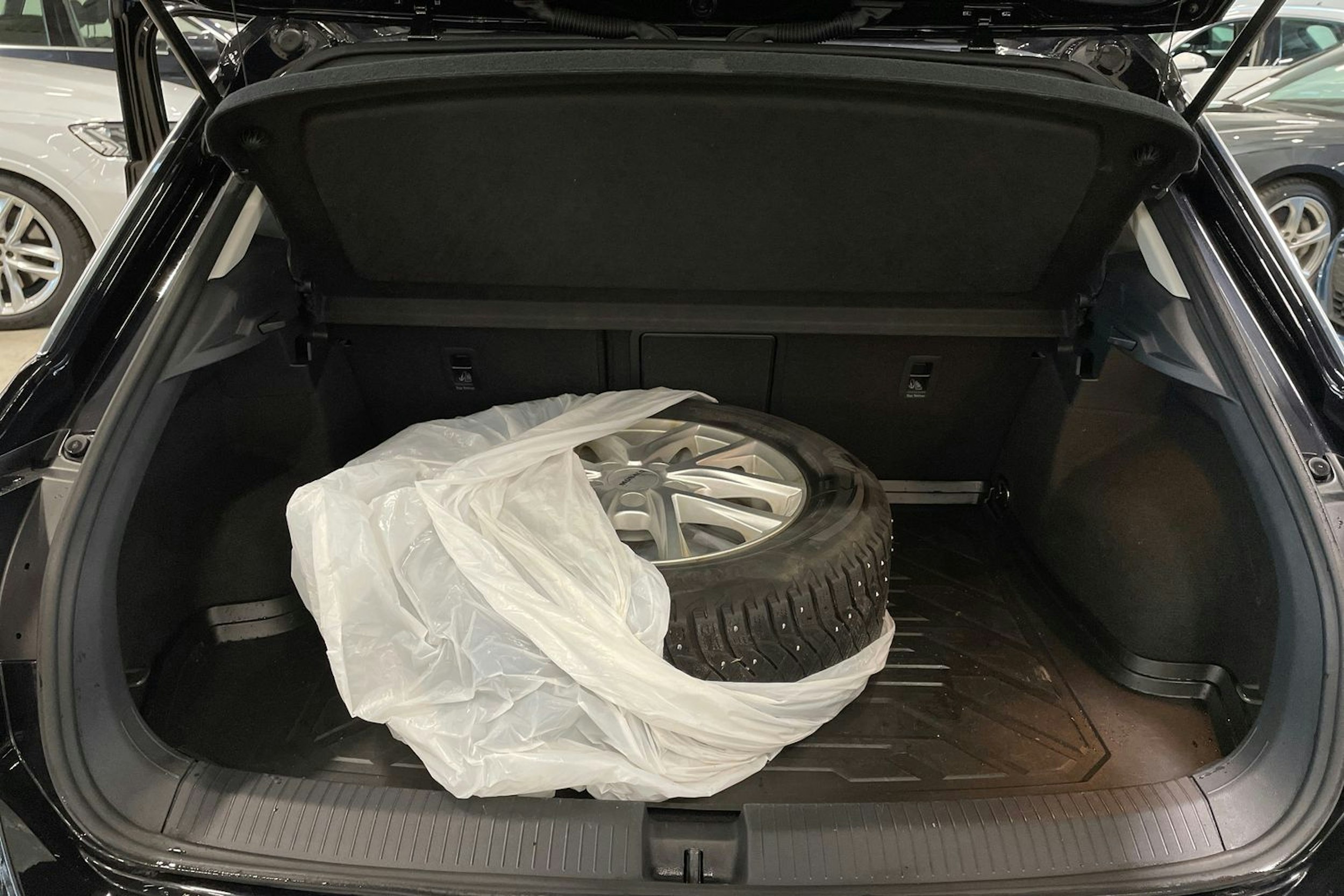 met. musta Volkswagen T-Roc 2022 kuva 35.