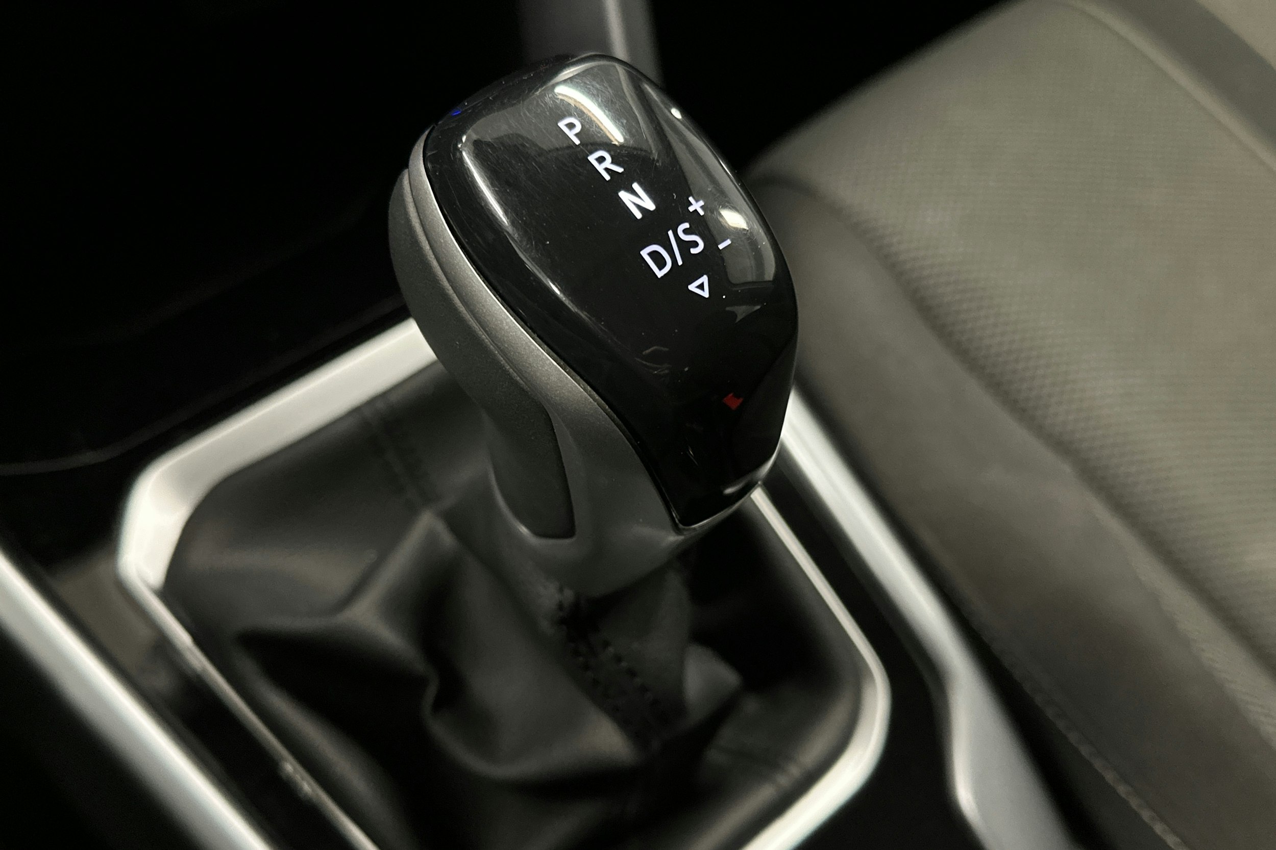 harmaa Volkswagen T-Roc 2023 kuva 25.