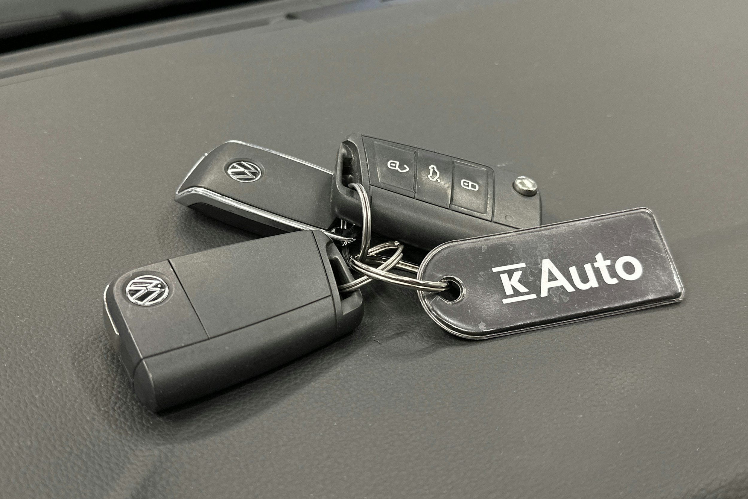 harmaa Volkswagen T-Roc 2023 kuva 26.