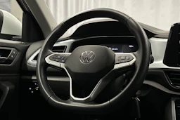 valkoinen Volkswagen T-Roc 2023 kuva 17.