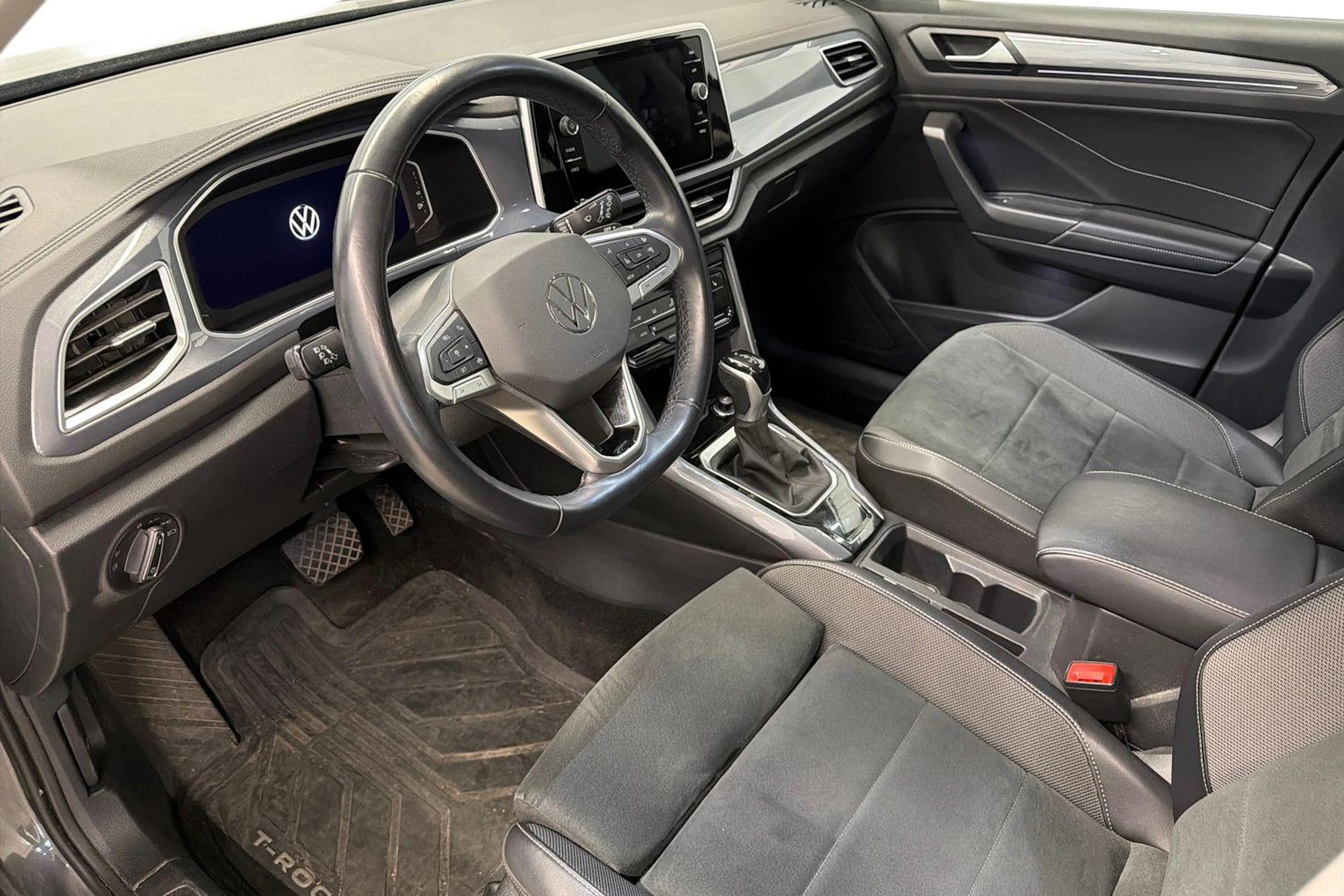 harmaa Volkswagen T-Roc 2023 kuva 3.