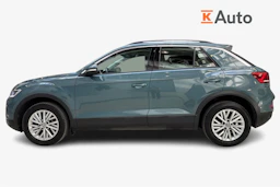 sininen Volkswagen T-Roc 2023 kuva 7.
