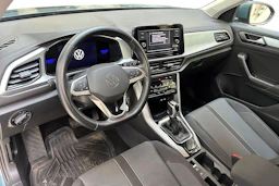 sininen Volkswagen T-Roc 2023 kuva 8.