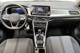 sininen Volkswagen T-Roc 2023 kuva 9.