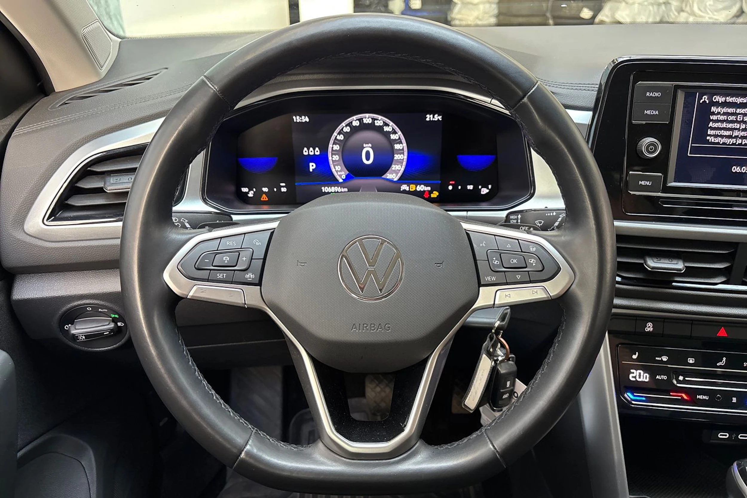 sininen Volkswagen T-Roc 2023 kuva 19.