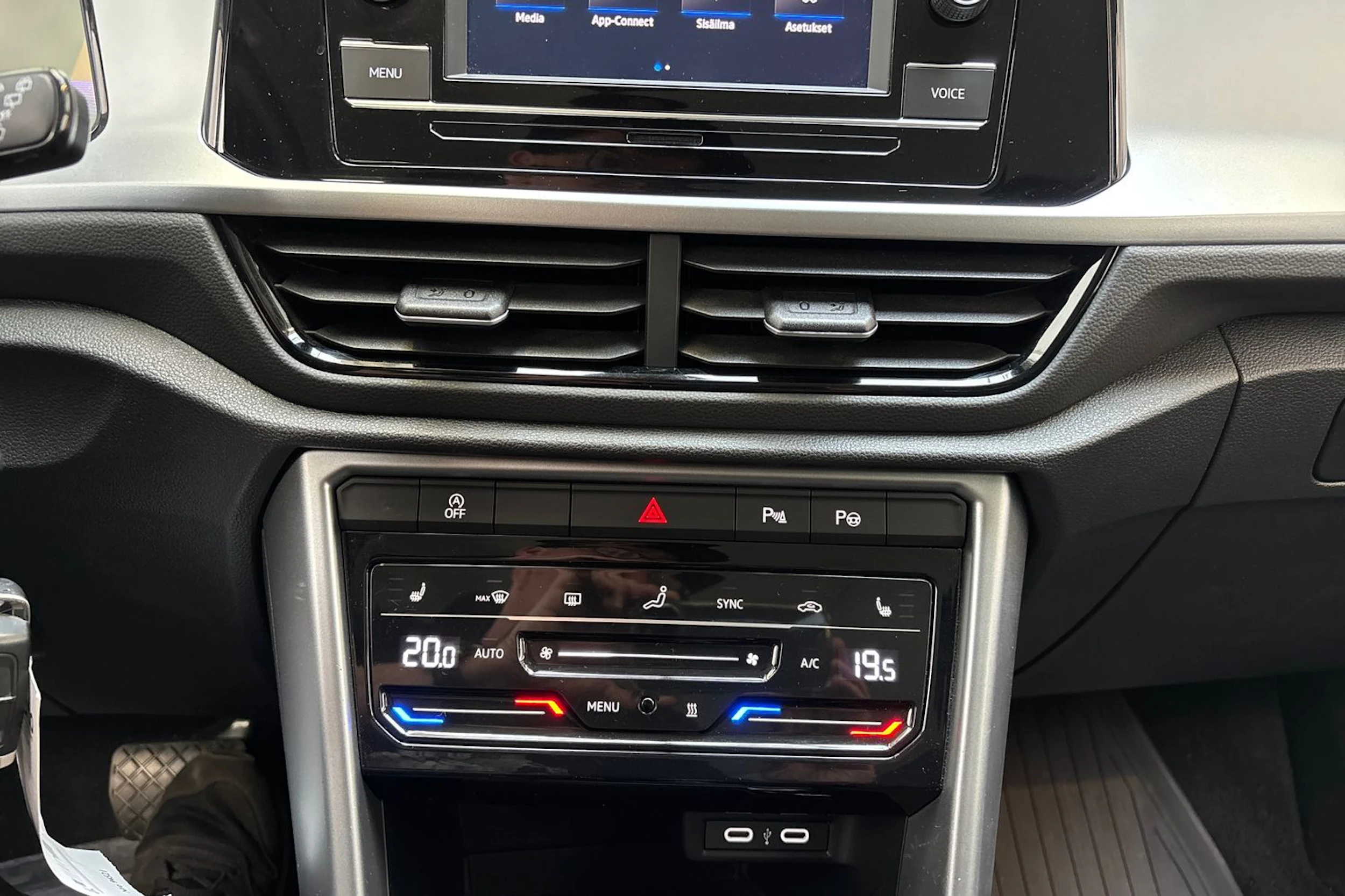 sininen Volkswagen T-Roc 2023 kuva 22.