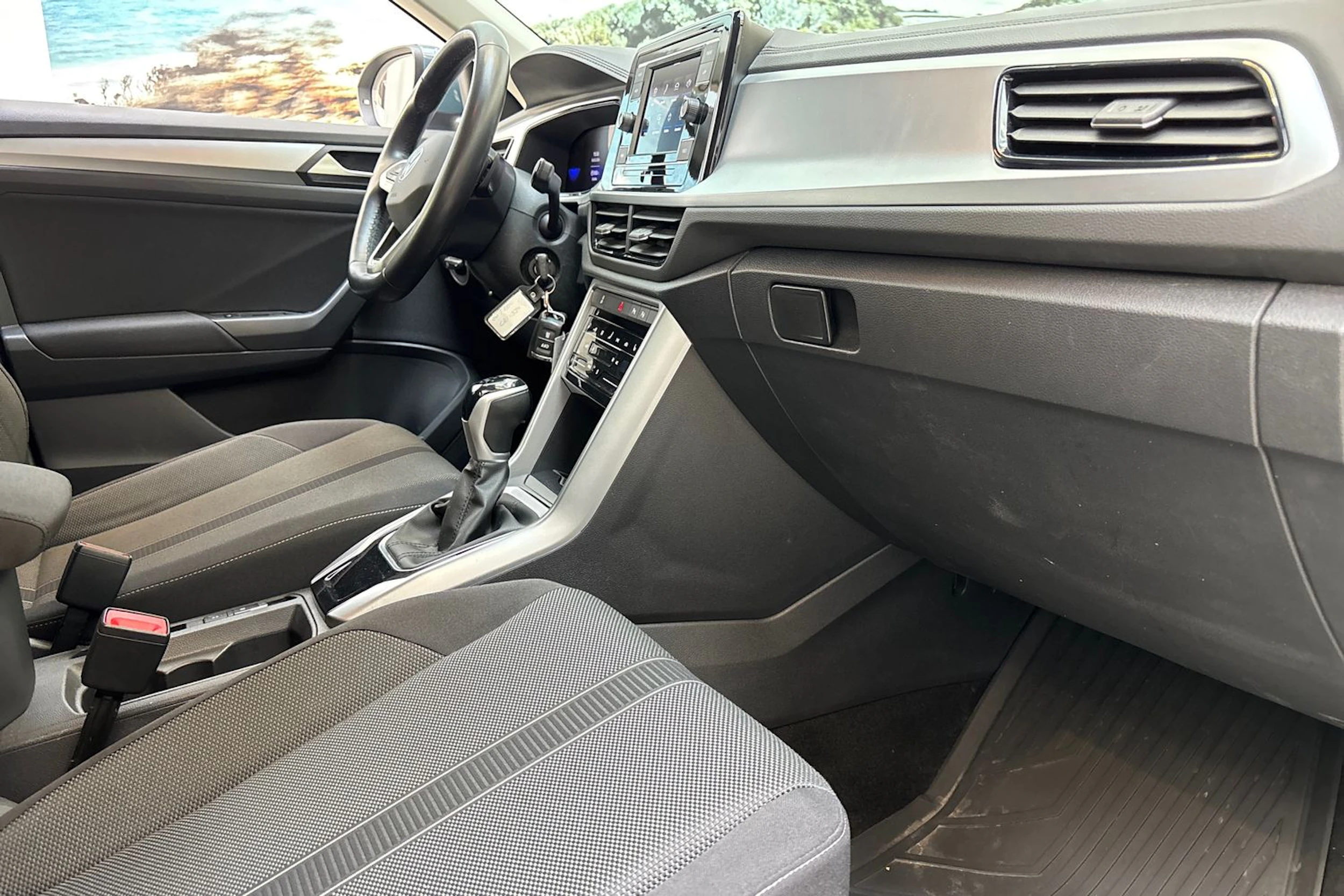 sininen Volkswagen T-Roc 2023 kuva 25.