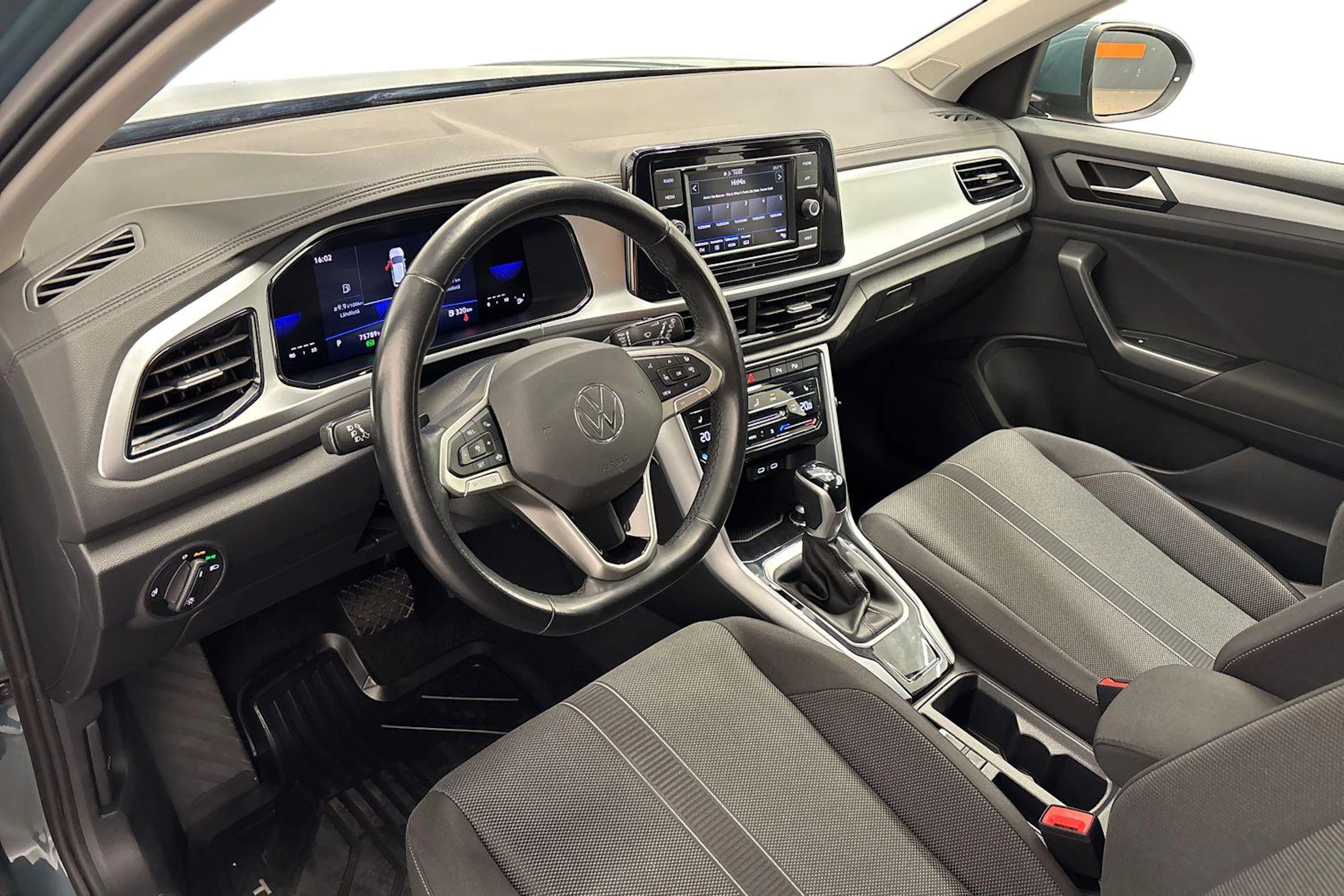 met. sininen Volkswagen T-Roc 2023 kuva 8.