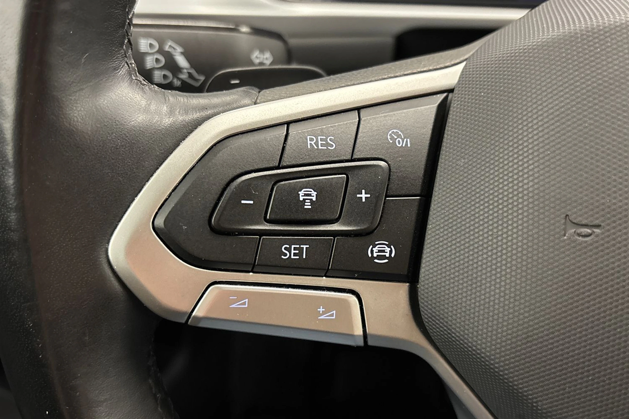 met. sininen Volkswagen T-Roc 2023 kuva 17.