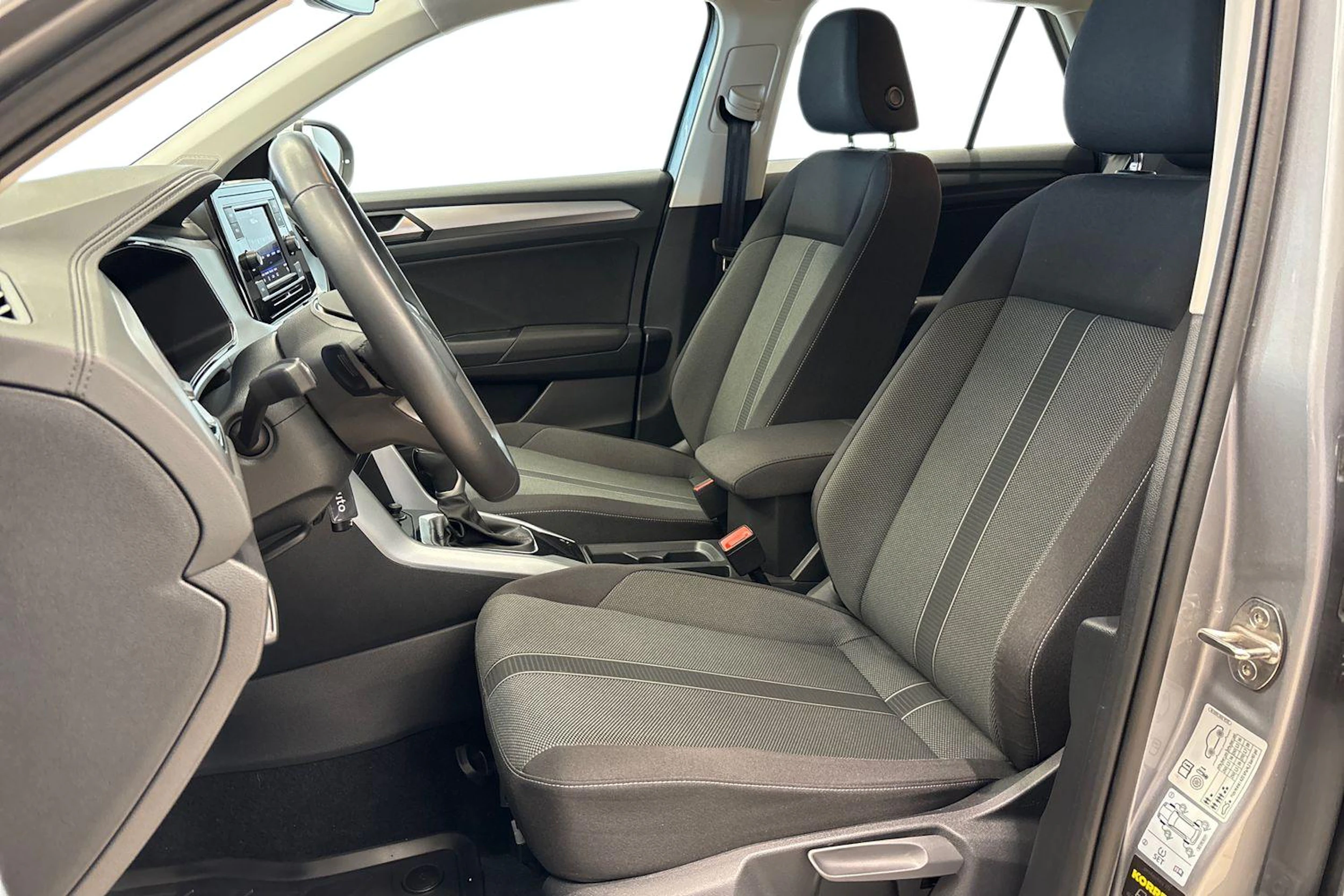 Harmaa Volkswagen T-Roc 2023 kuva 12.