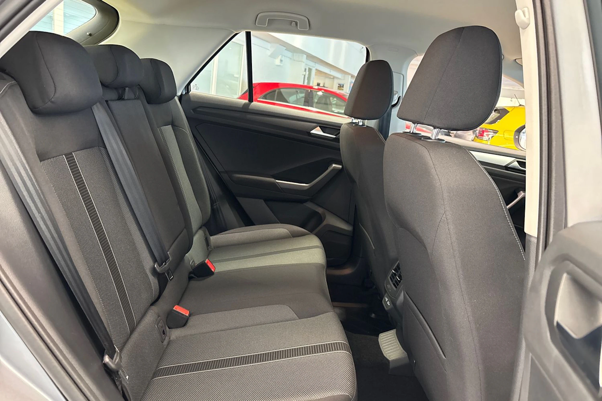 Harmaa Volkswagen T-Roc 2023 kuva 15.