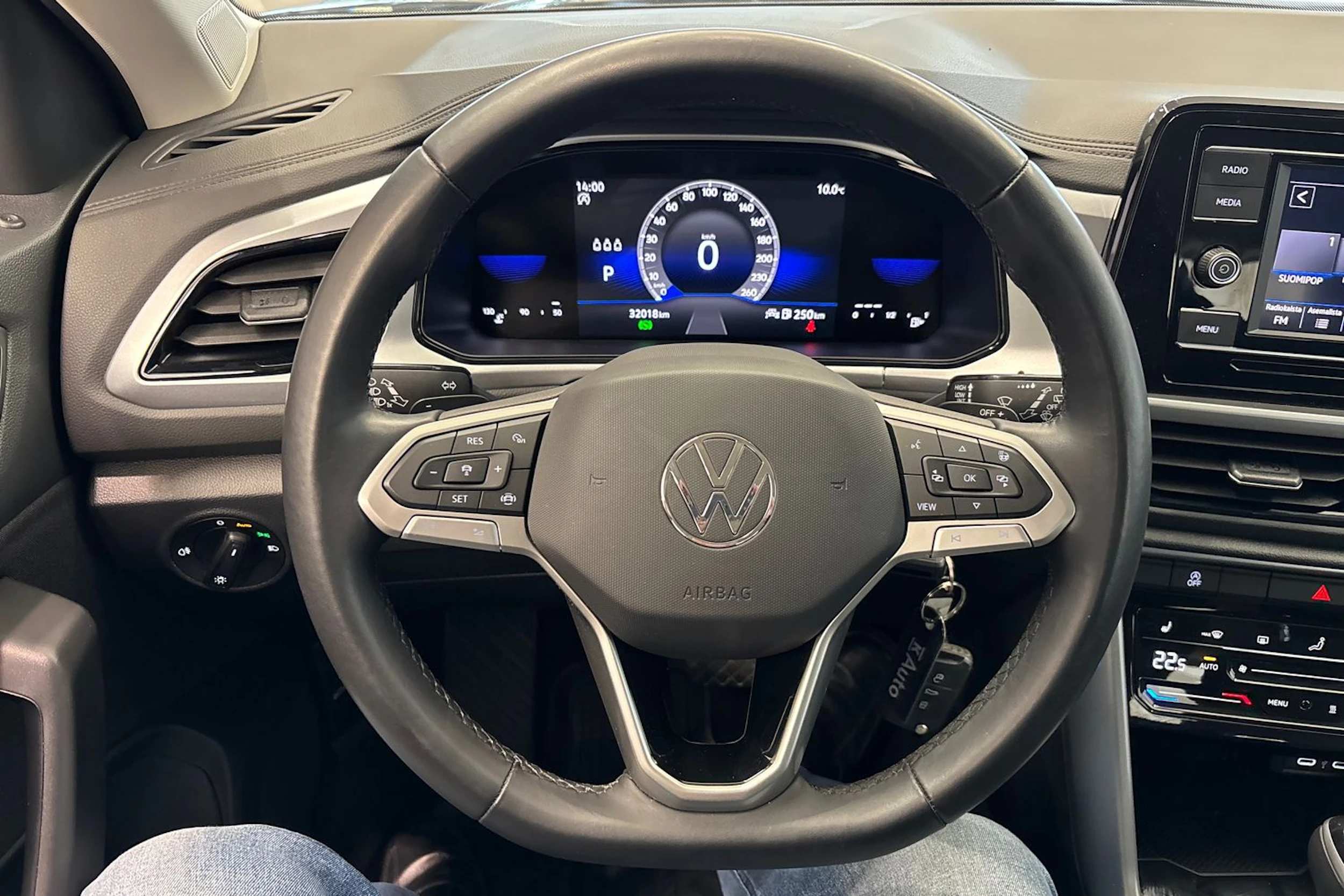 Harmaa Volkswagen T-Roc 2023 kuva 17.