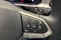 Harmaa Volkswagen T-Roc 2023 kuva 19.