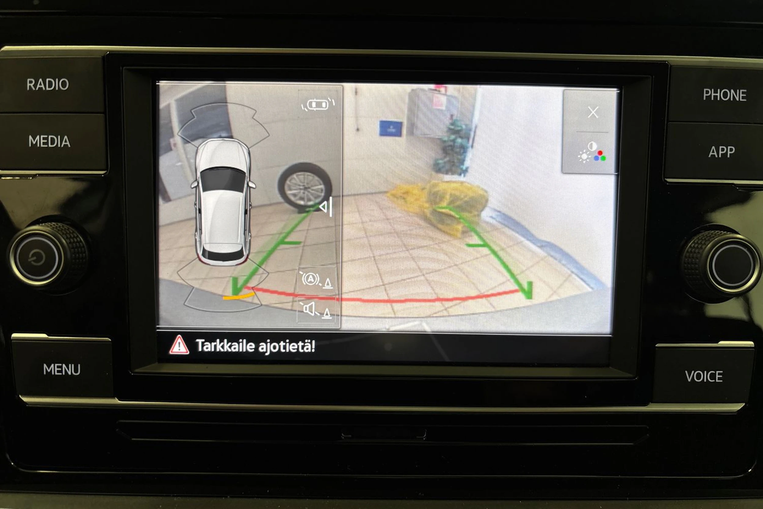 Harmaa Volkswagen T-Roc 2023 kuva 22.