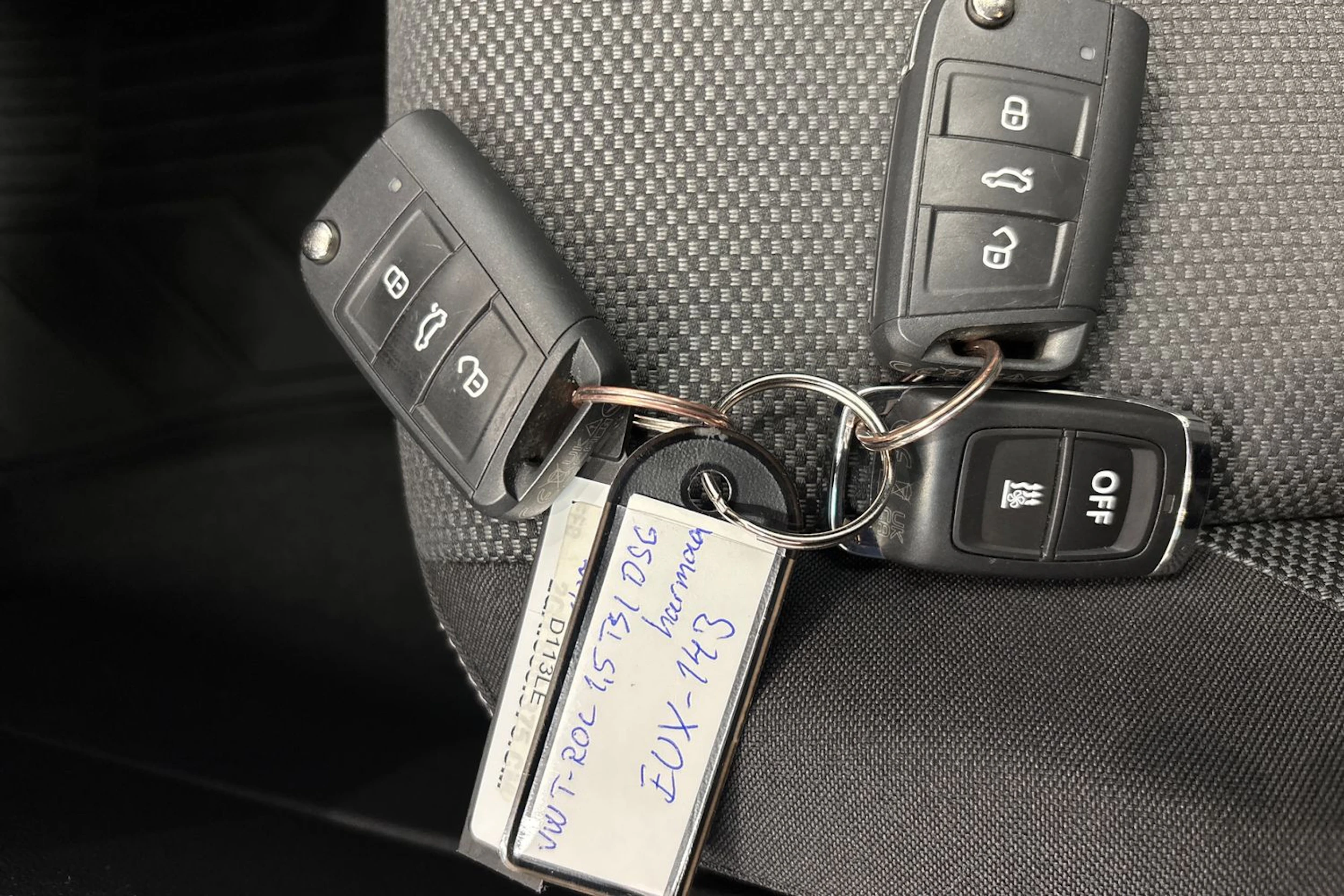 Harmaa Volkswagen T-Roc 2023 kuva 28.