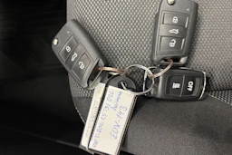 Harmaa Volkswagen T-Roc 2023 kuva 28.