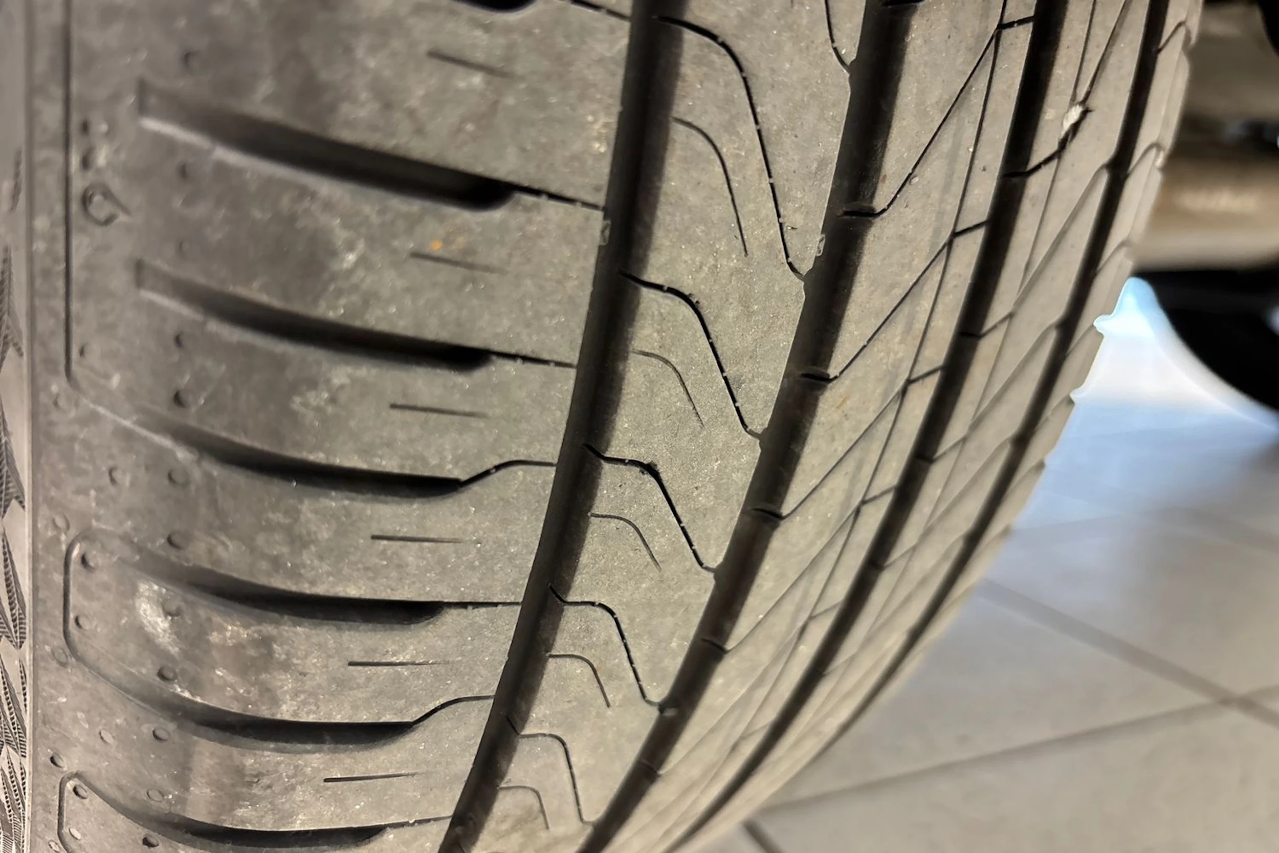 Harmaa Volkswagen T-Roc 2023 kuva 30.