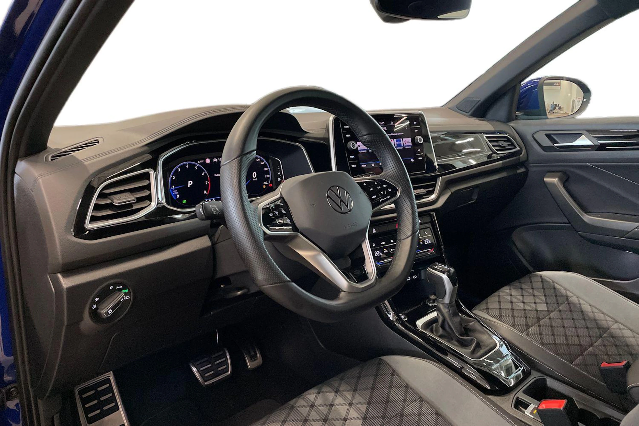 sininen Volkswagen T-Roc 2023 kuva 6.