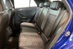 sininen Volkswagen T-Roc 2023 kuva 8.