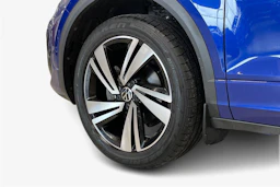 sininen Volkswagen T-Roc 2023 kuva 9.