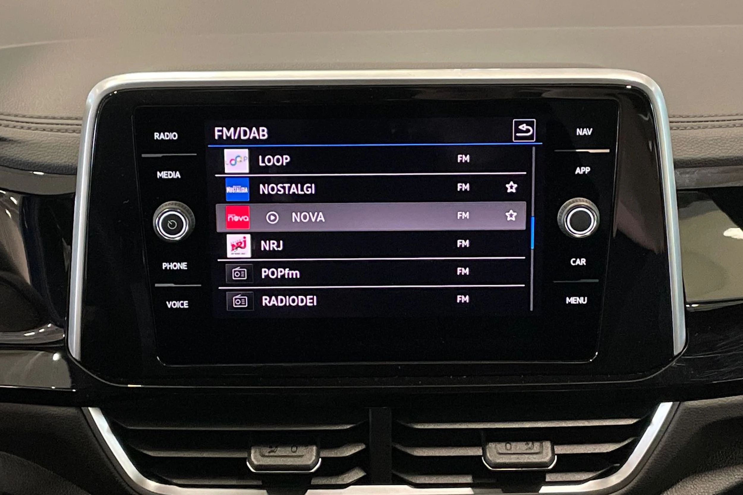 sininen Volkswagen T-Roc 2023 kuva 16.