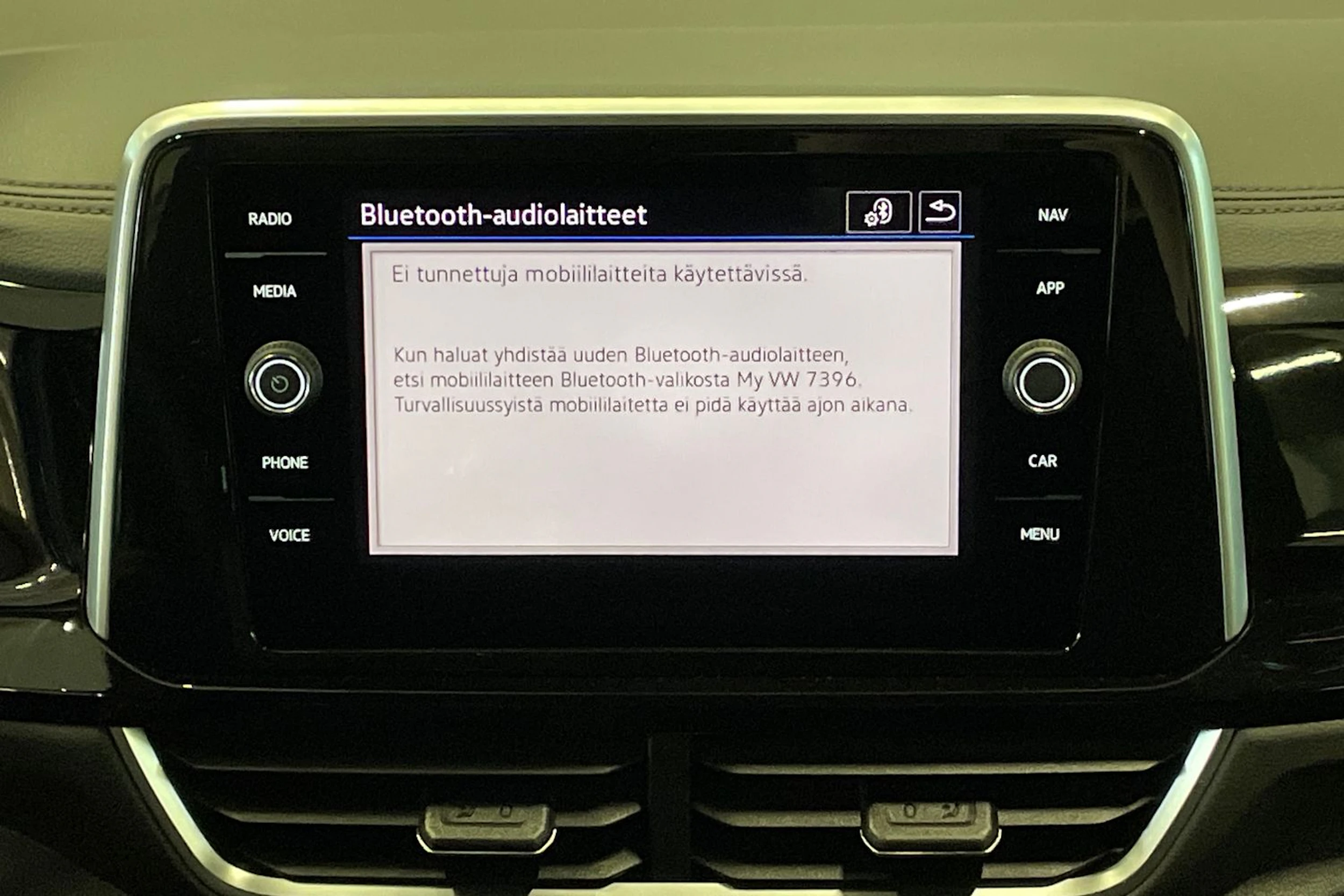 sininen Volkswagen T-Roc 2023 kuva 17.