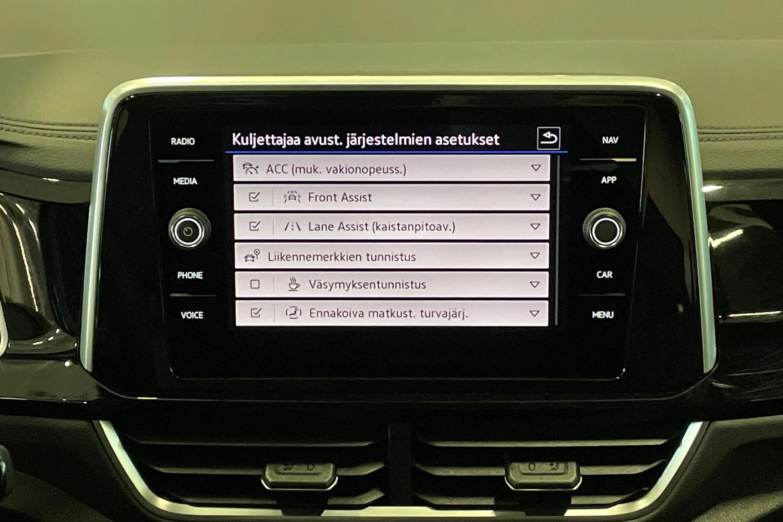 sininen Volkswagen T-Roc 2023 kuva 19.