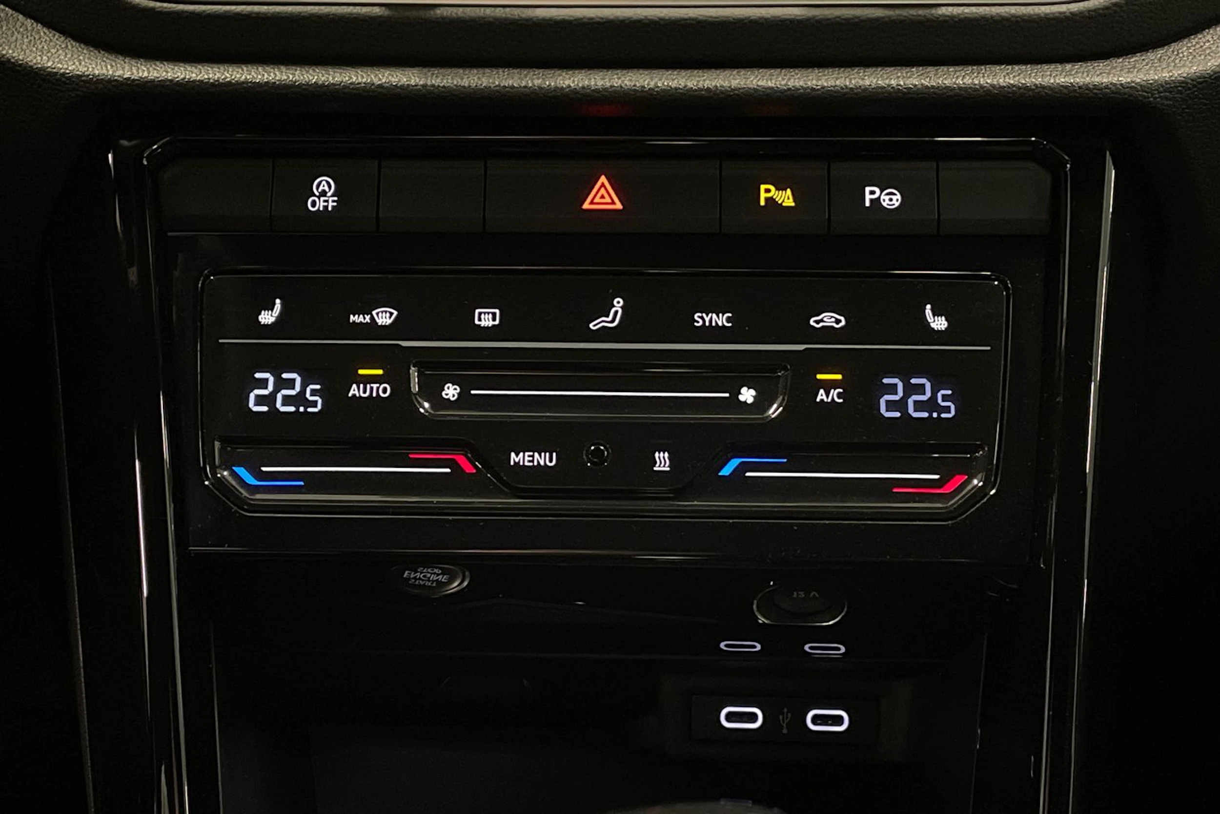 sininen Volkswagen T-Roc 2023 kuva 23.