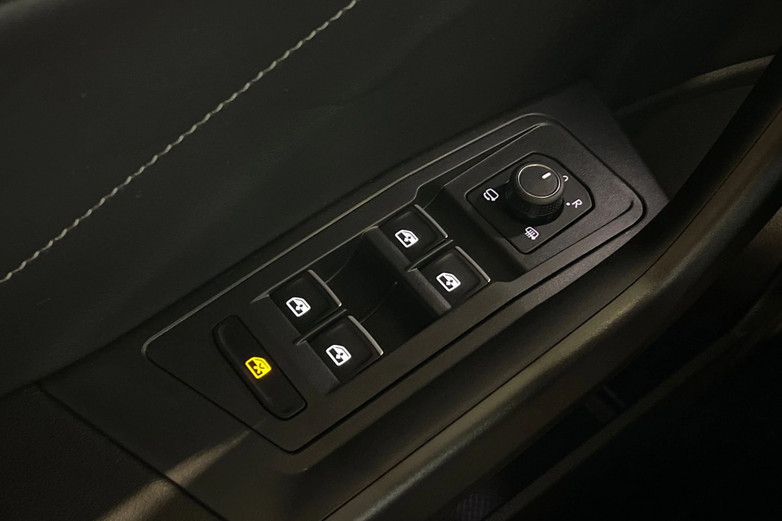 sininen Volkswagen T-Roc 2023 kuva 25.