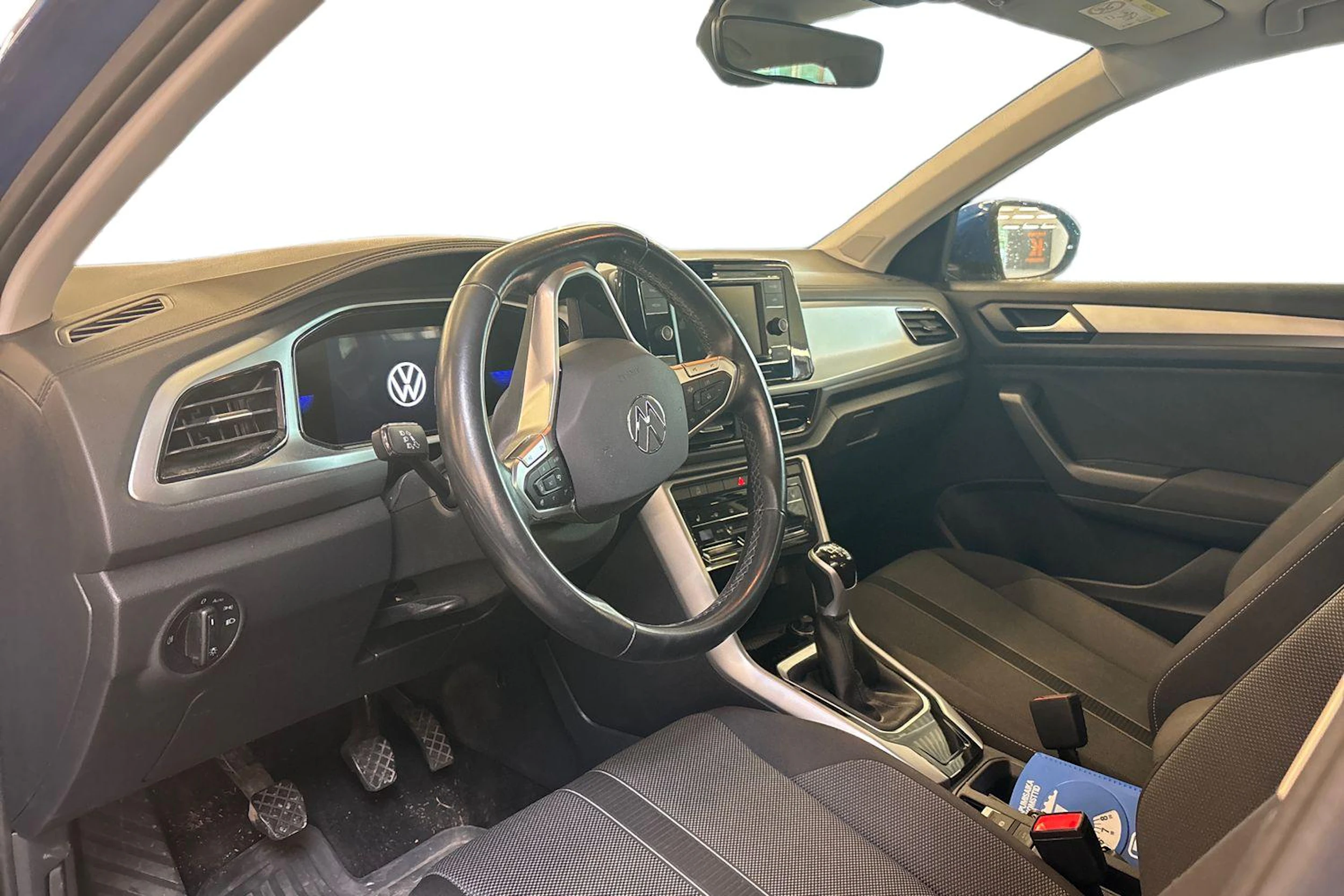 sininen Volkswagen T-ROC 2023 kuva 3.