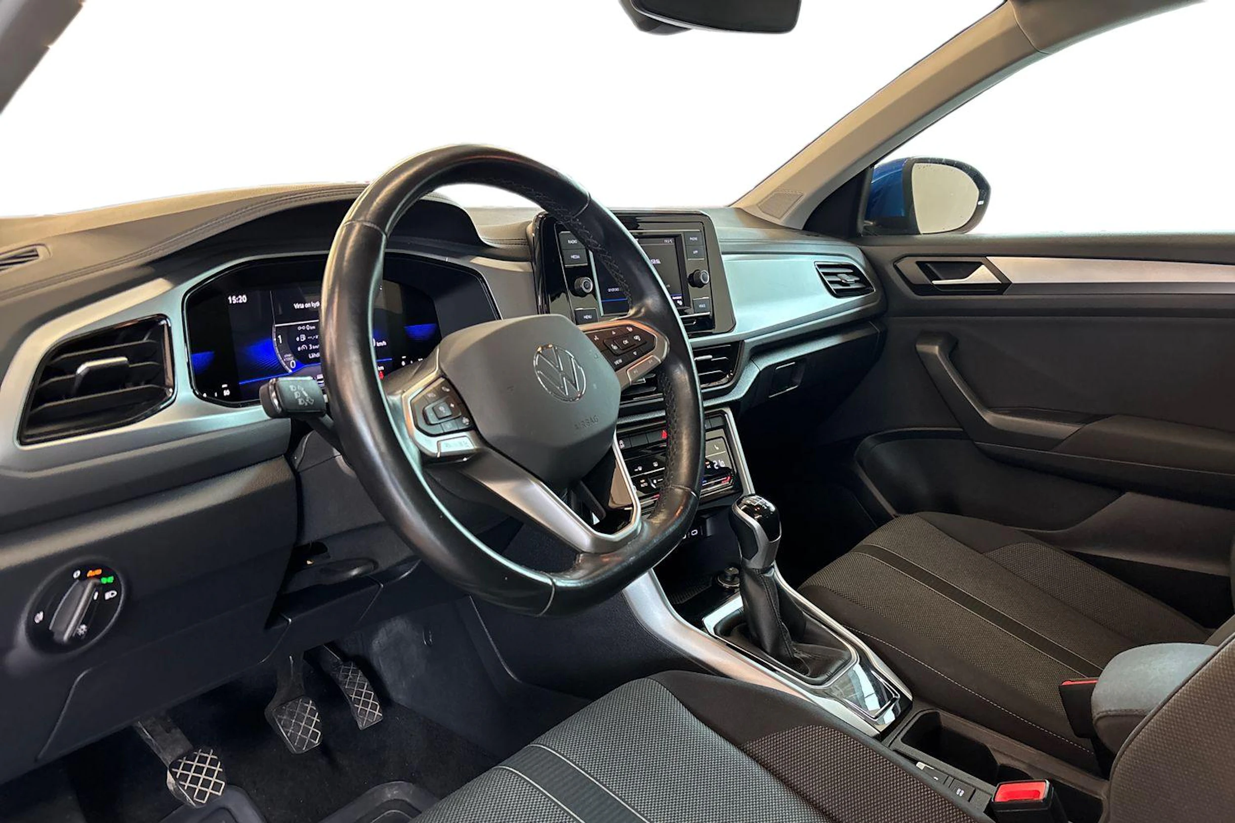 sininen Volkswagen T-ROC 2023 kuva 6.