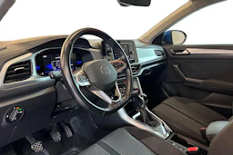 sininen Volkswagen T-ROC 2023 kuva 6.