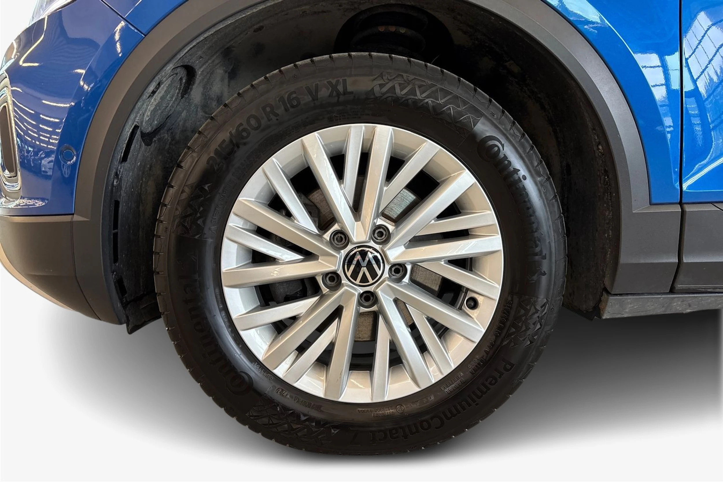 sininen Volkswagen T-ROC 2023 kuva 9.