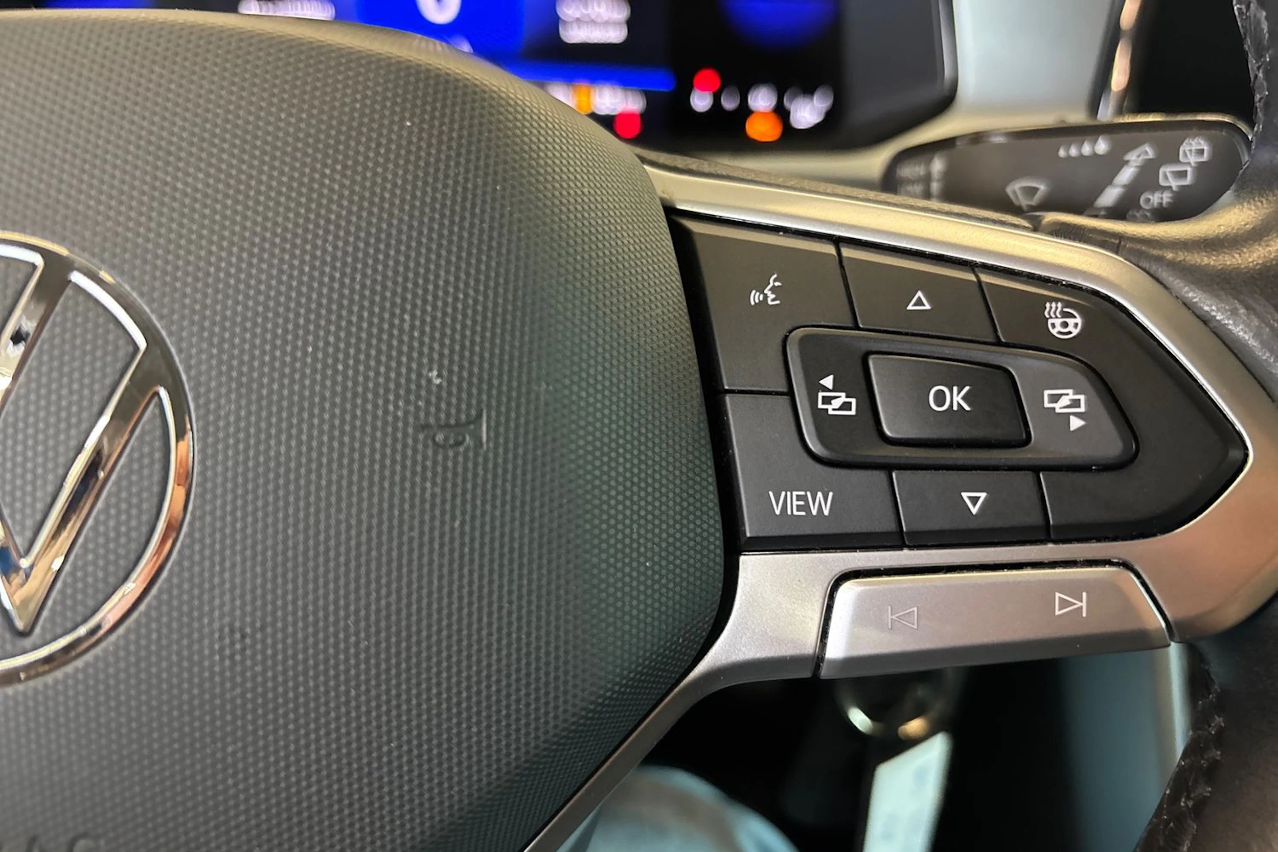 sininen Volkswagen T-ROC 2023 kuva 15.