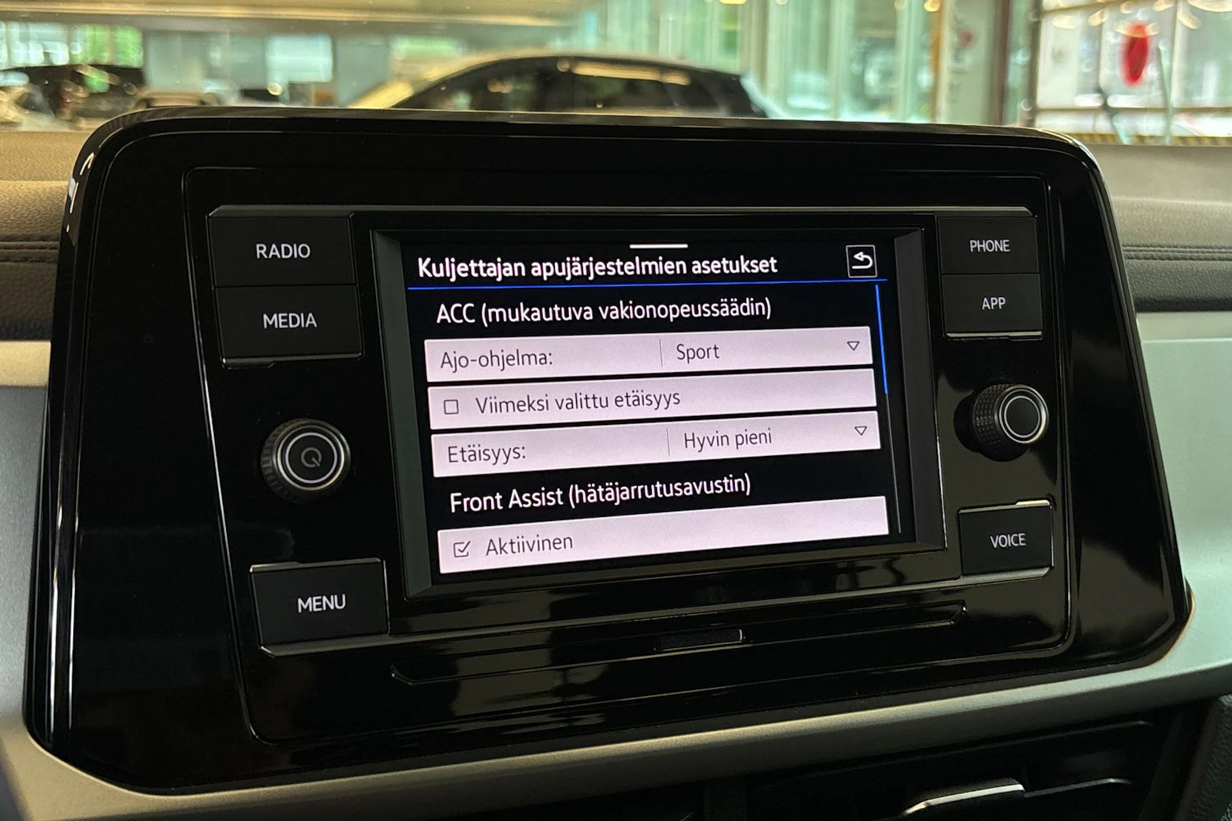 sininen Volkswagen T-ROC 2023 kuva 16.
