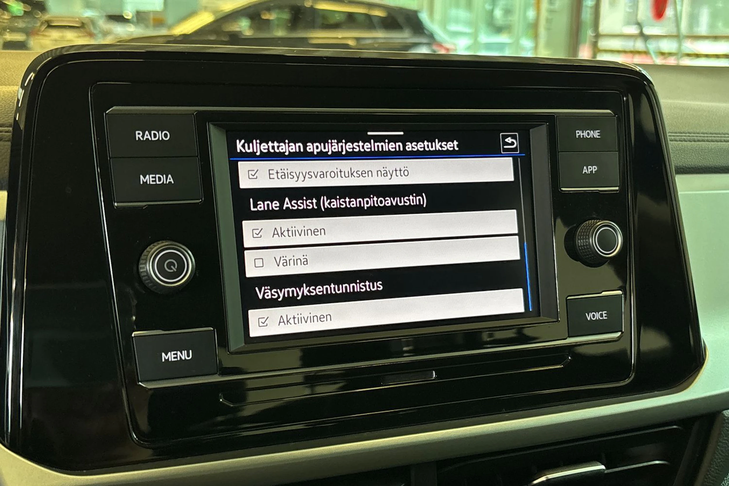 sininen Volkswagen T-ROC 2023 kuva 17.