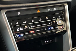 sininen Volkswagen T-ROC 2023 kuva 19.