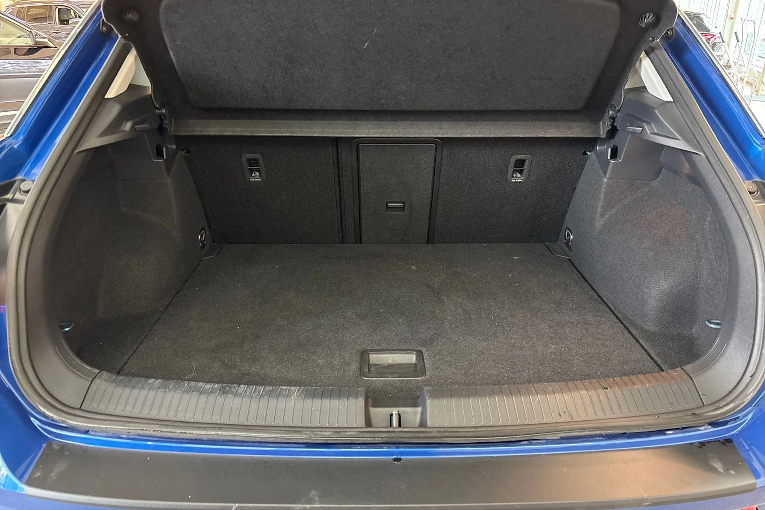 sininen Volkswagen T-ROC 2023 kuva 21.
