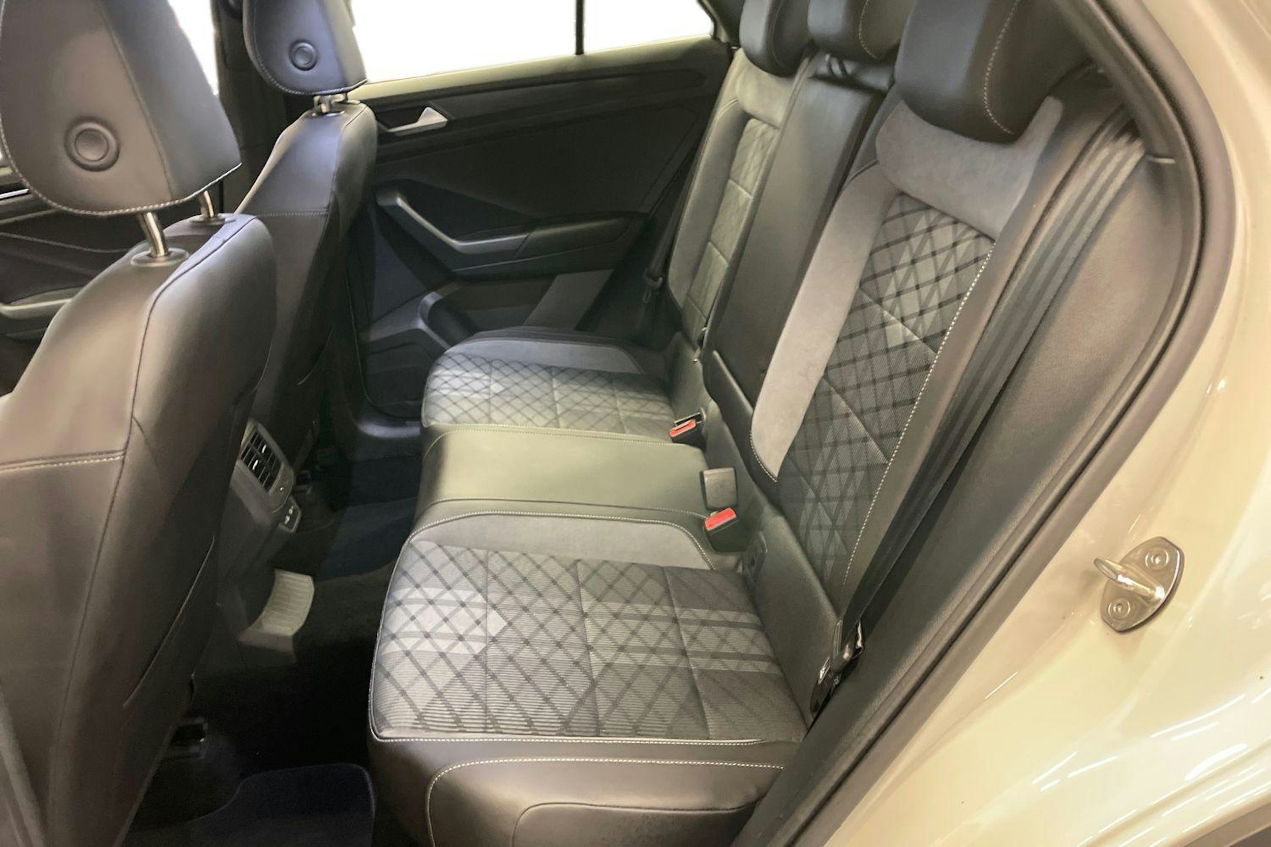 harmaa Volkswagen T-Roc 2023 kuva 10.