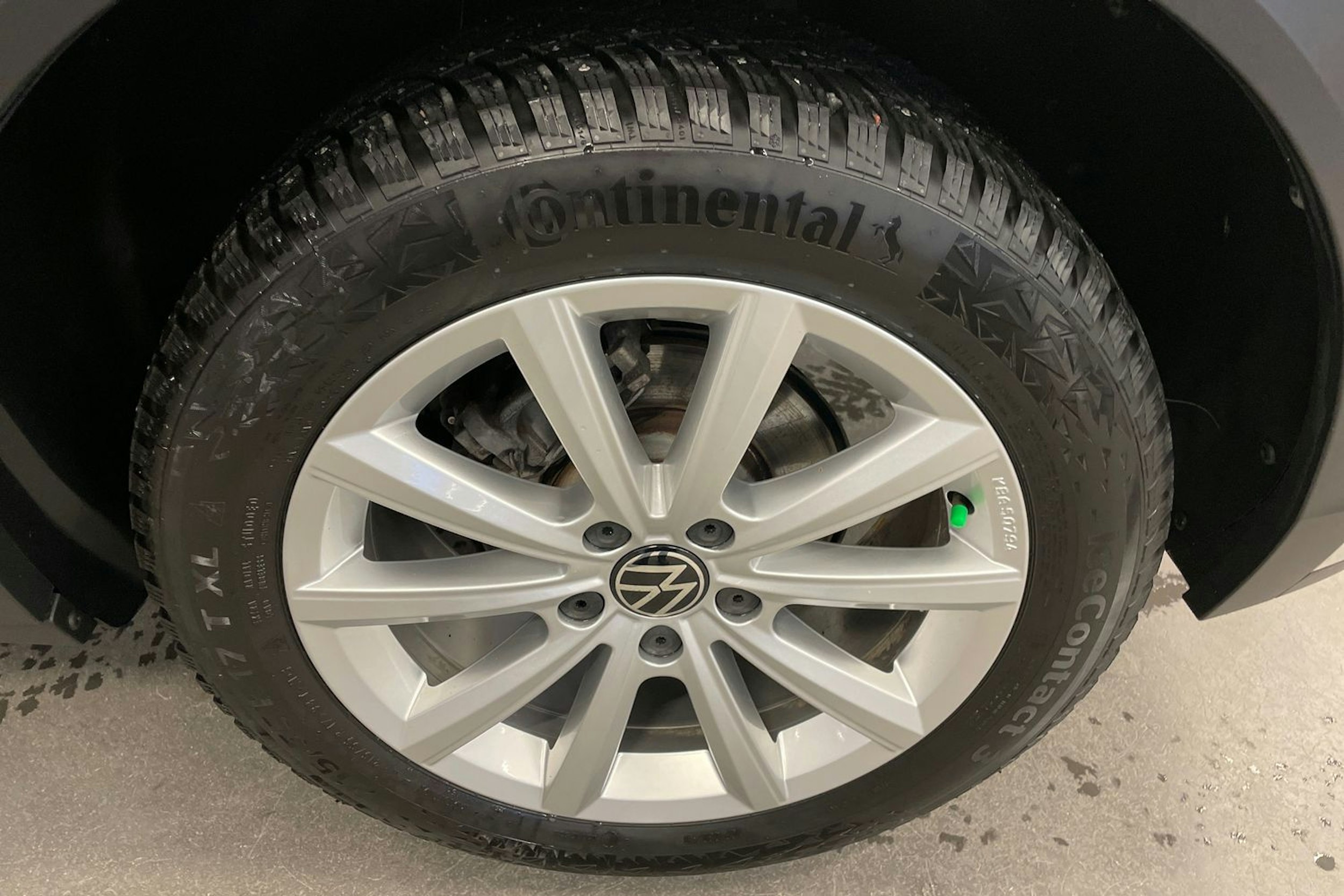 harmaa Volkswagen T-Roc 2023 kuva 13.