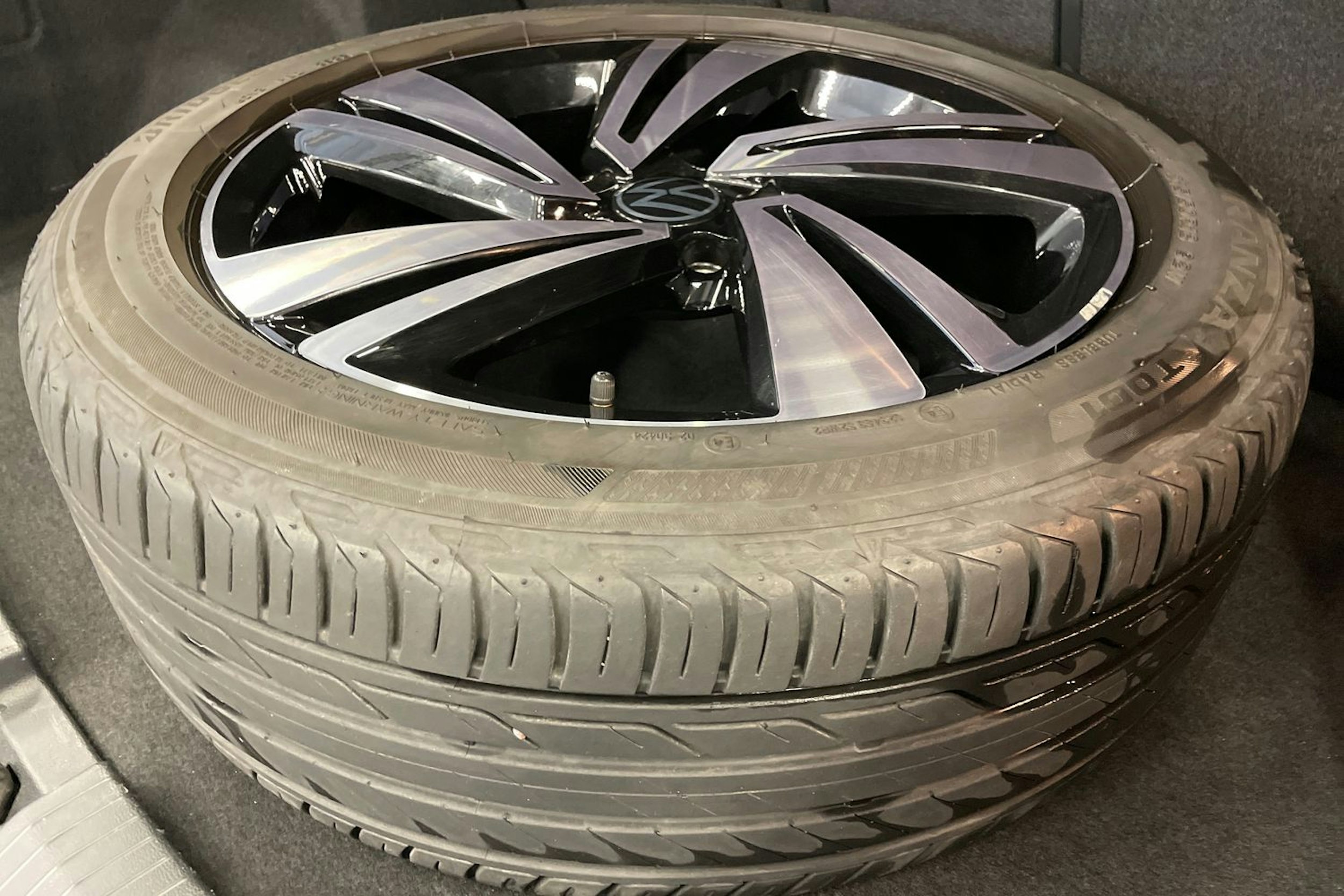 harmaa Volkswagen T-Roc 2023 kuva 14.