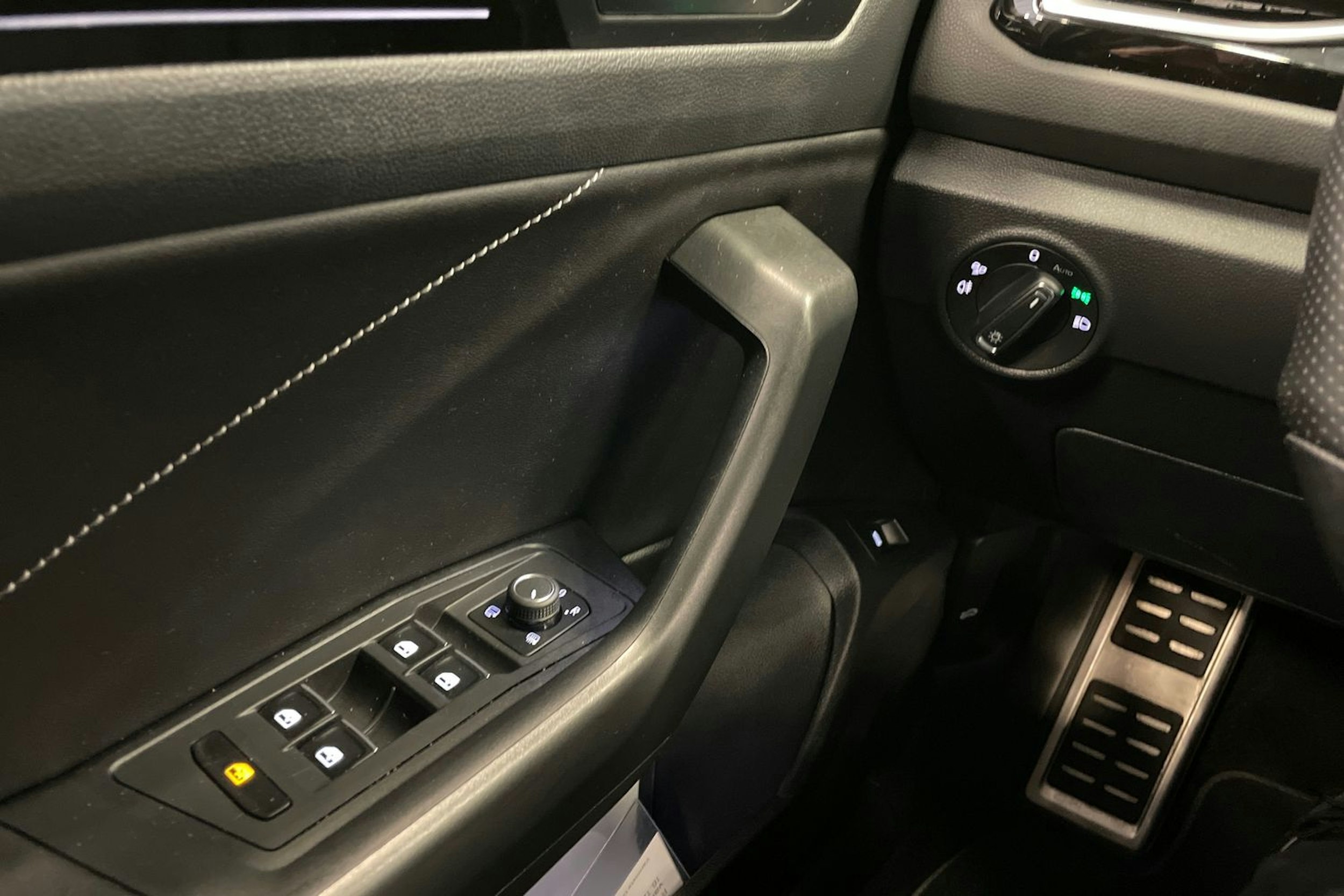 harmaa Volkswagen T-Roc 2023 kuva 25.